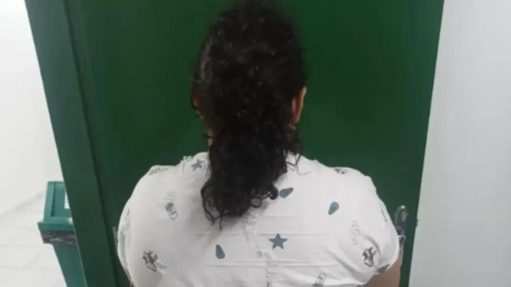 Mulher de 37 anos é presa após se passar por menina de 12 anos e viver por mais de um ano com família em Santa Catarina