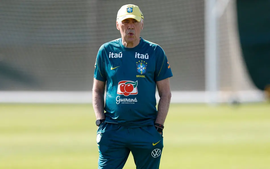 Ancelotti fez mudanças nas laterais e no ataque e deve confirmar Paquetá no meio para a estreia (Foto: Rafael Ribeiro / CBF)