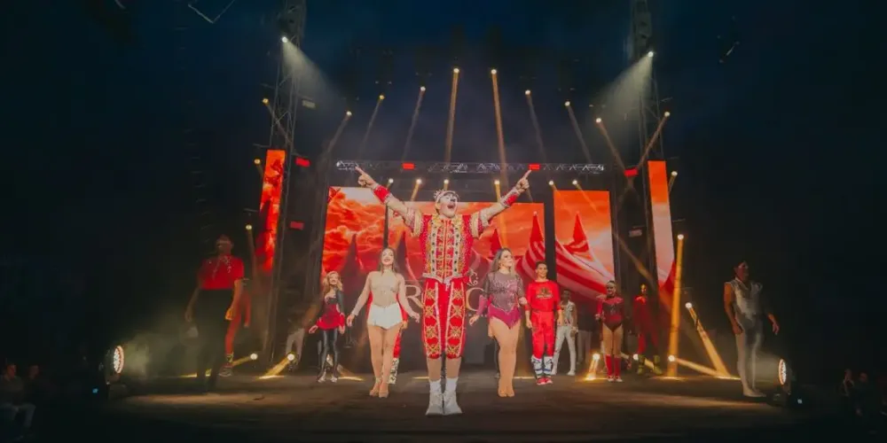 Proposta do Real Circo combina elementos tradicionais da arte circense com recursos visuais e tecnológicos | Foto: Divulgação