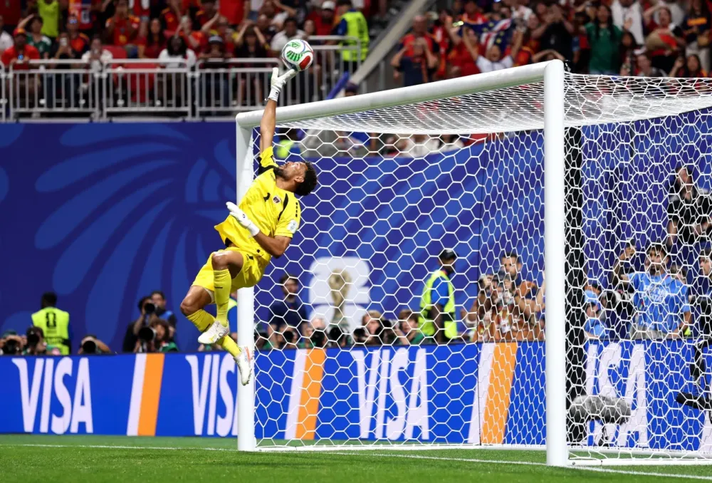 Fenômeno nas redes: Goleiro Vozinha ganha mais de 1 milhão de seguidores após atuação histórica na Copa do Mundo