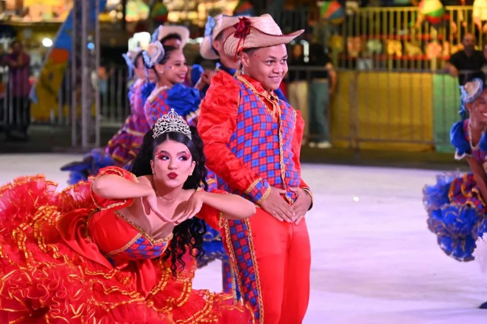 Grande Arraial de Goiânia reúne quadrilhas e público na abertura da 23ª edição (Foto: Alex Malheiros) Fonte: A Redação - https://aredacao.com.br/grande-arraial-de-goiania-tem-inicio-com-quadrilhas-e-comidas-tipicas/